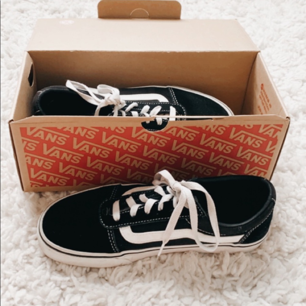 CLASSIC BLACK VANS